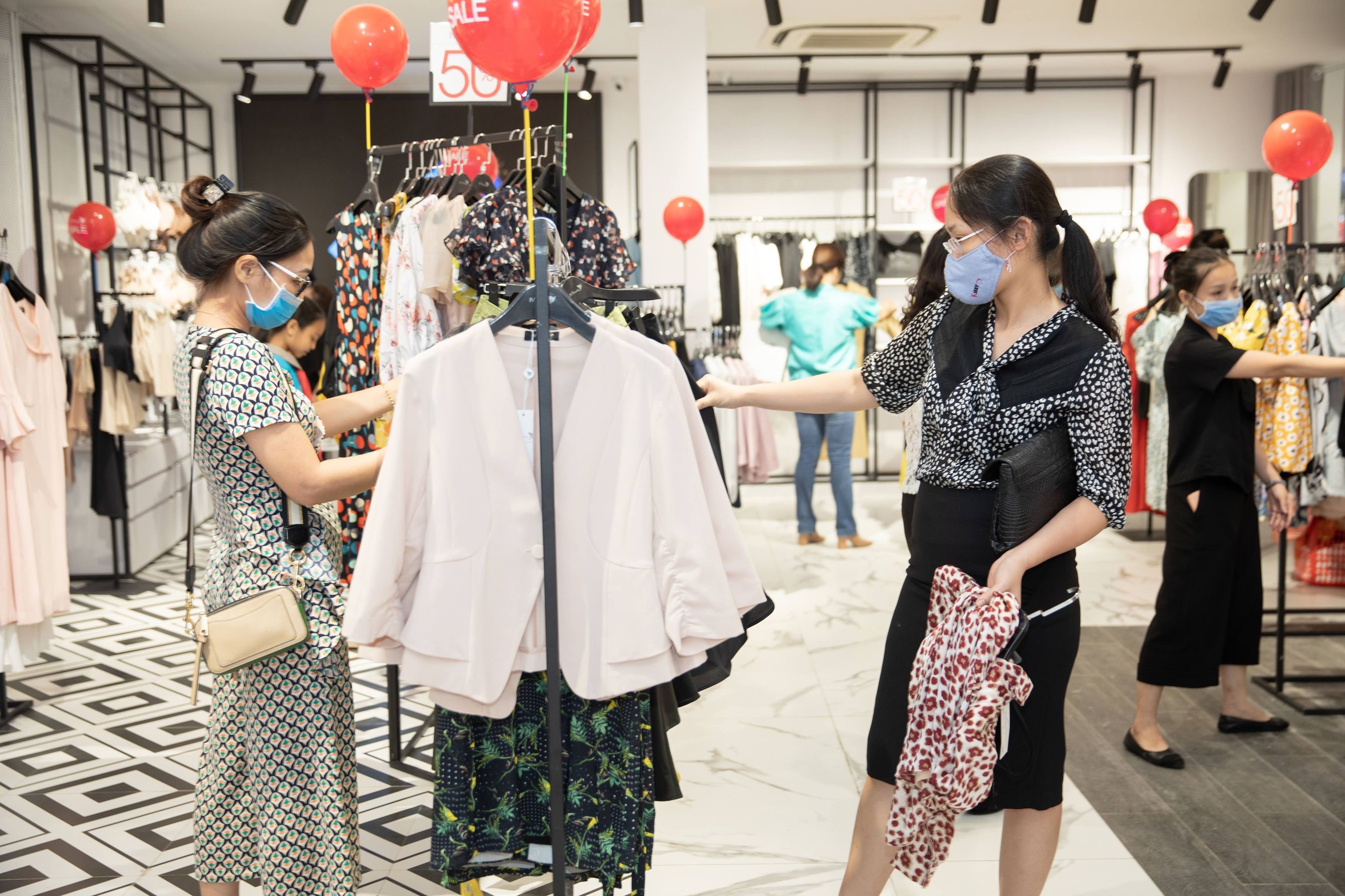 IVY moda hiện gia tăng độ phủ s&oacute;ng v&agrave; sự hiện diện tại c&aacute;c đ&ocirc; thị lớn trong bối cảnh c&aacute;c h&atilde;ng thời trang nhanh đa quốc gia đổ bộ v&agrave;o Việt Nam.&nbsp;