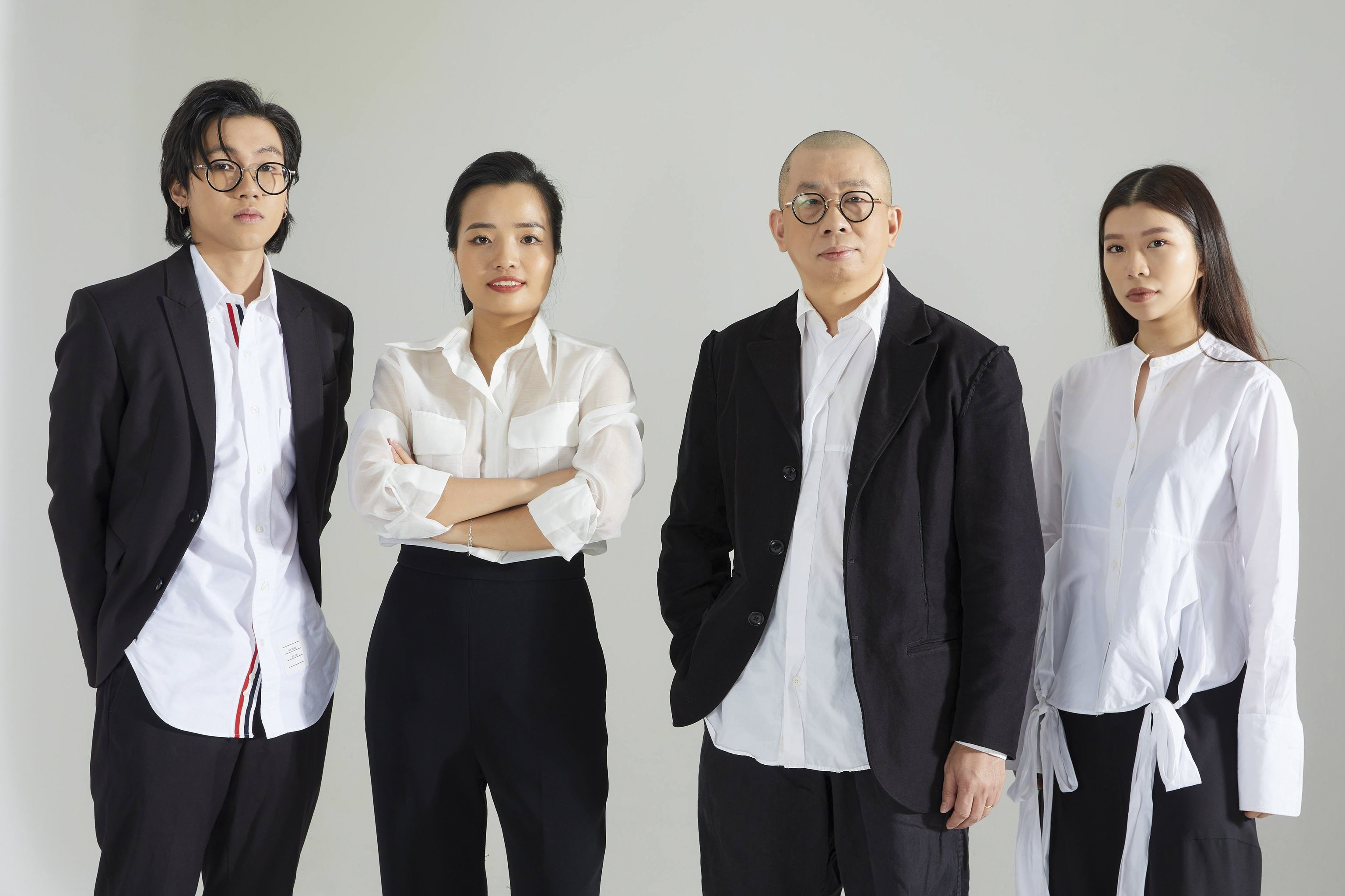 Chủ tịch HĐQT Nguyễn Vũ Anh đ&atilde; định hướng cho thế hệ F2 trong gia đ&igrave;nh học tập b&agrave;i bản trong ng&agrave;nh thời trang quốc tế từ rất sớm.