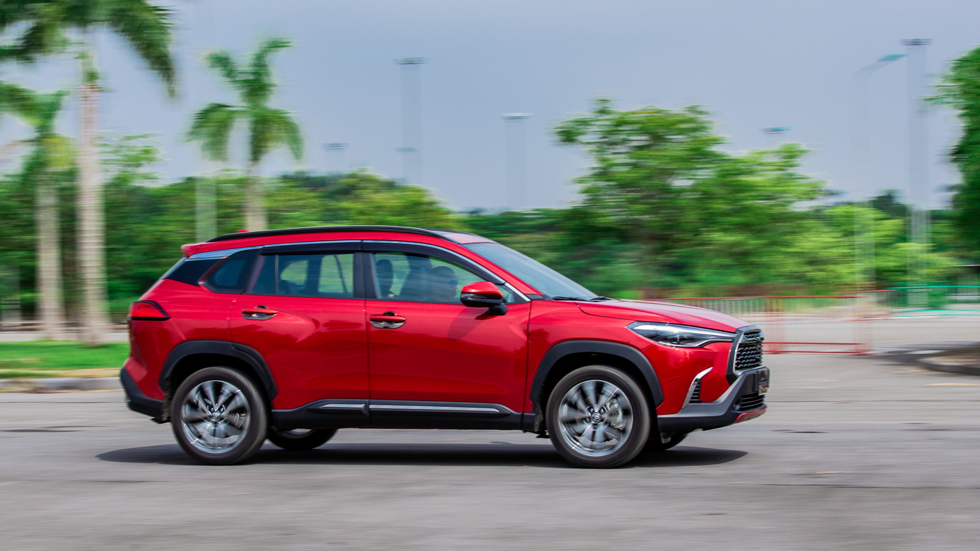 Toyota Corolla Cross, mẫu xe nhập khẩu từ Thái Lan đang nằm trong top 10 ô tô bán chạy nhất Việt Nam.