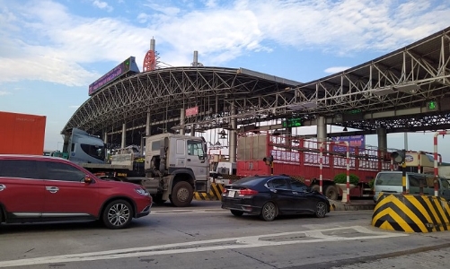 Dán biển “xe hướng về Sài Gòn” lách phí trạm BOT, Tổng cục Đường bộ Việt Nam lên tiếng