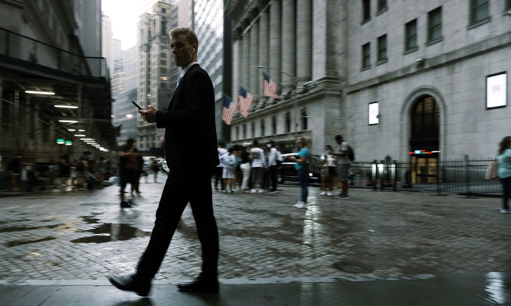 Nhân viên Phố Wall đối mặt áp lực công việc lớn tới mức kiệt sức - Ảnh: Bloomberg