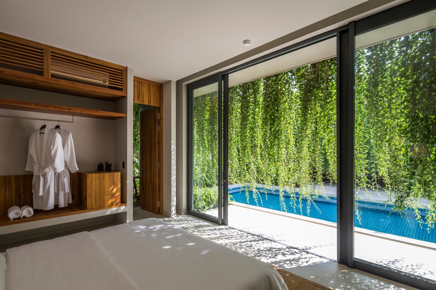 Lối kiến trúc private villa kết hợp xu hướng sống xanh thời thượng, mỗi căn biệt thự tại đây đều trở thành một khu vườn xanh mát.