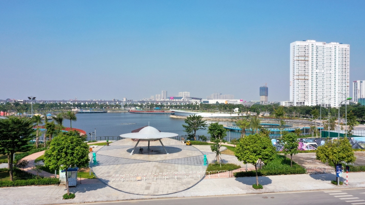 Anland Lakeview hưởng trọn tiện &iacute;ch của C&ocirc;ng vi&ecirc;n Thi&ecirc;n Văn học đầu ti&ecirc;n tại Việt Nam.