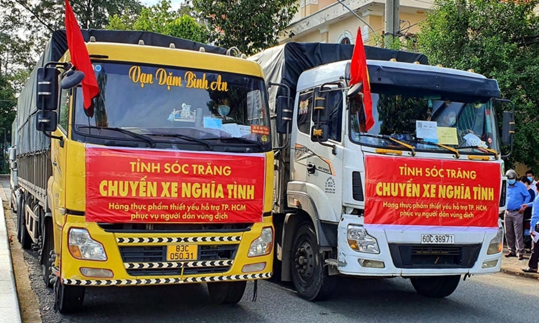 Sóc Trăng vừa trao 40 tấn hàng thiết yếu hỗ trợ TP. HCM.