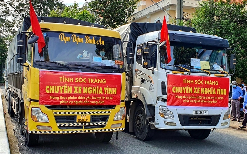 Sóc Trăng vừa trao 40 tấn hàng thiết yếu hỗ trợ TP. HCM.