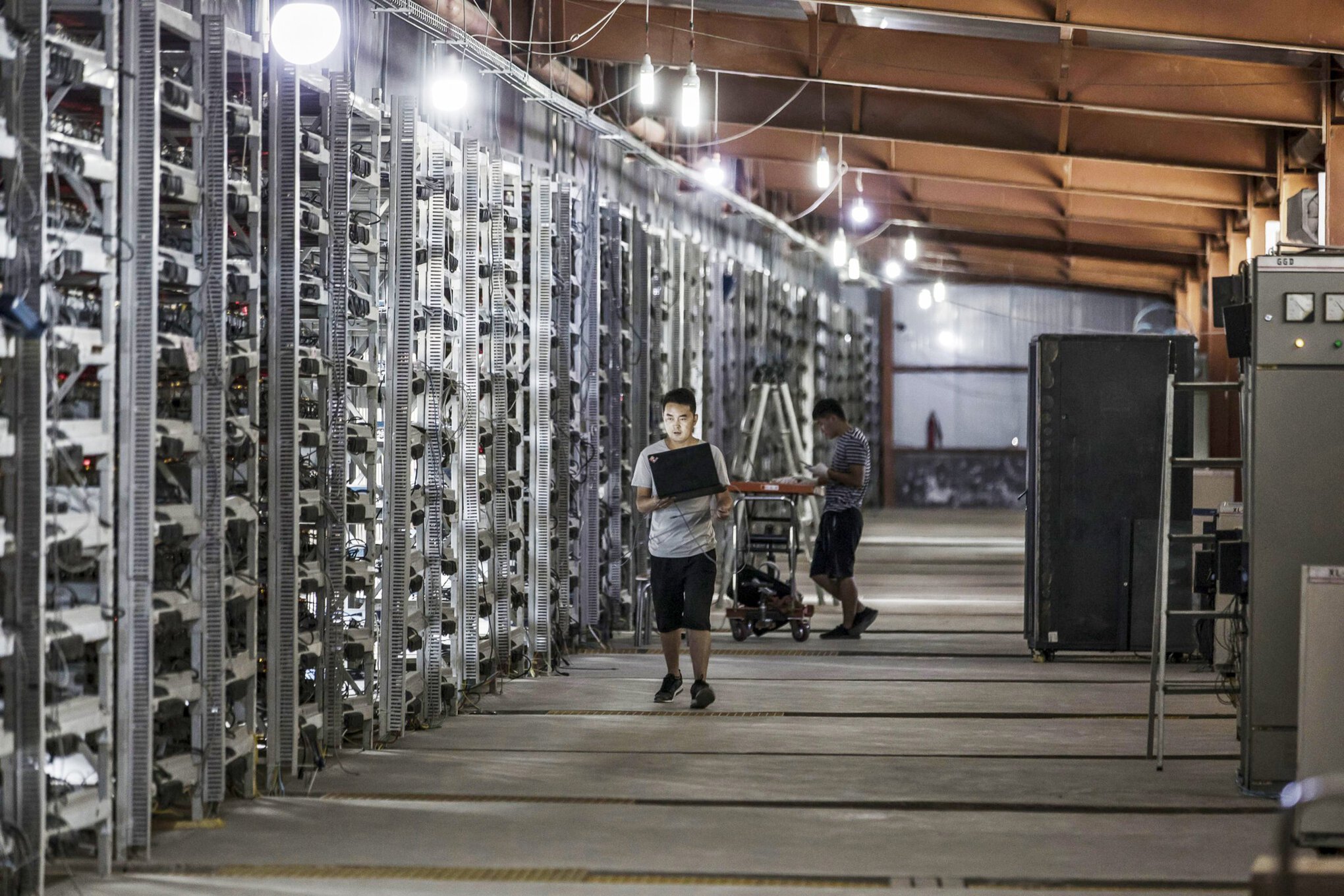 Một mỏ đào Bitcoin ở Trung Quốc hồi năm 2017 - Ảnh: Bloomberg.