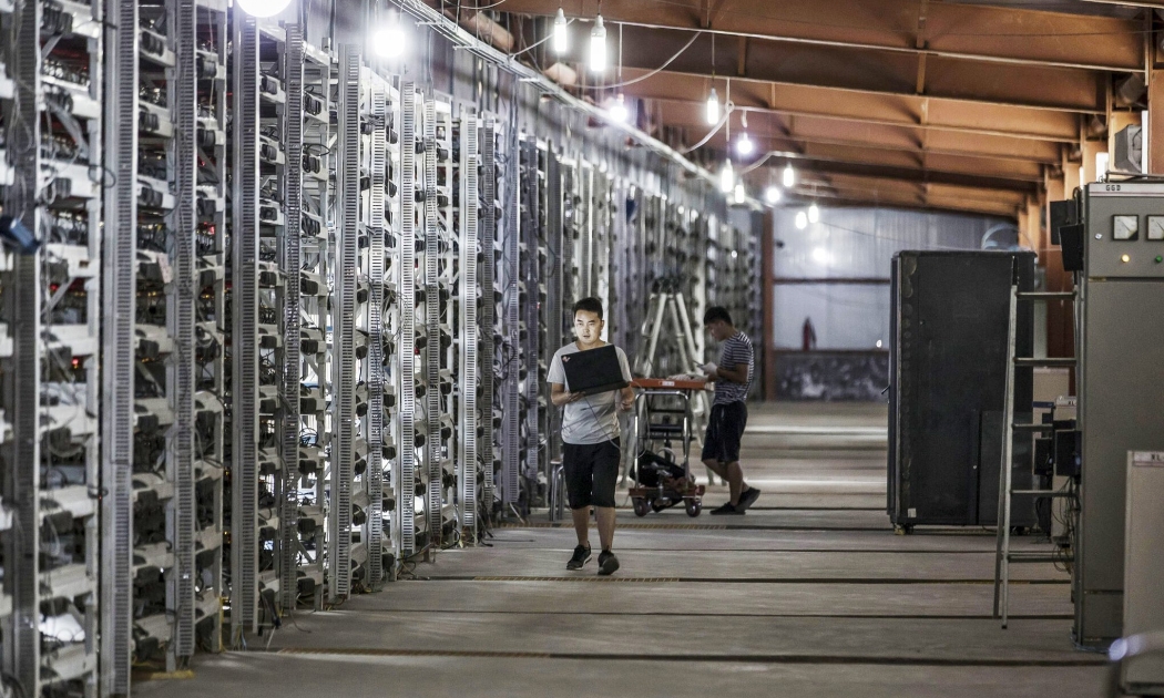 Một mỏ đào Bitcoin ở Trung Quốc hồi năm 2017 - Ảnh: Bloomberg.