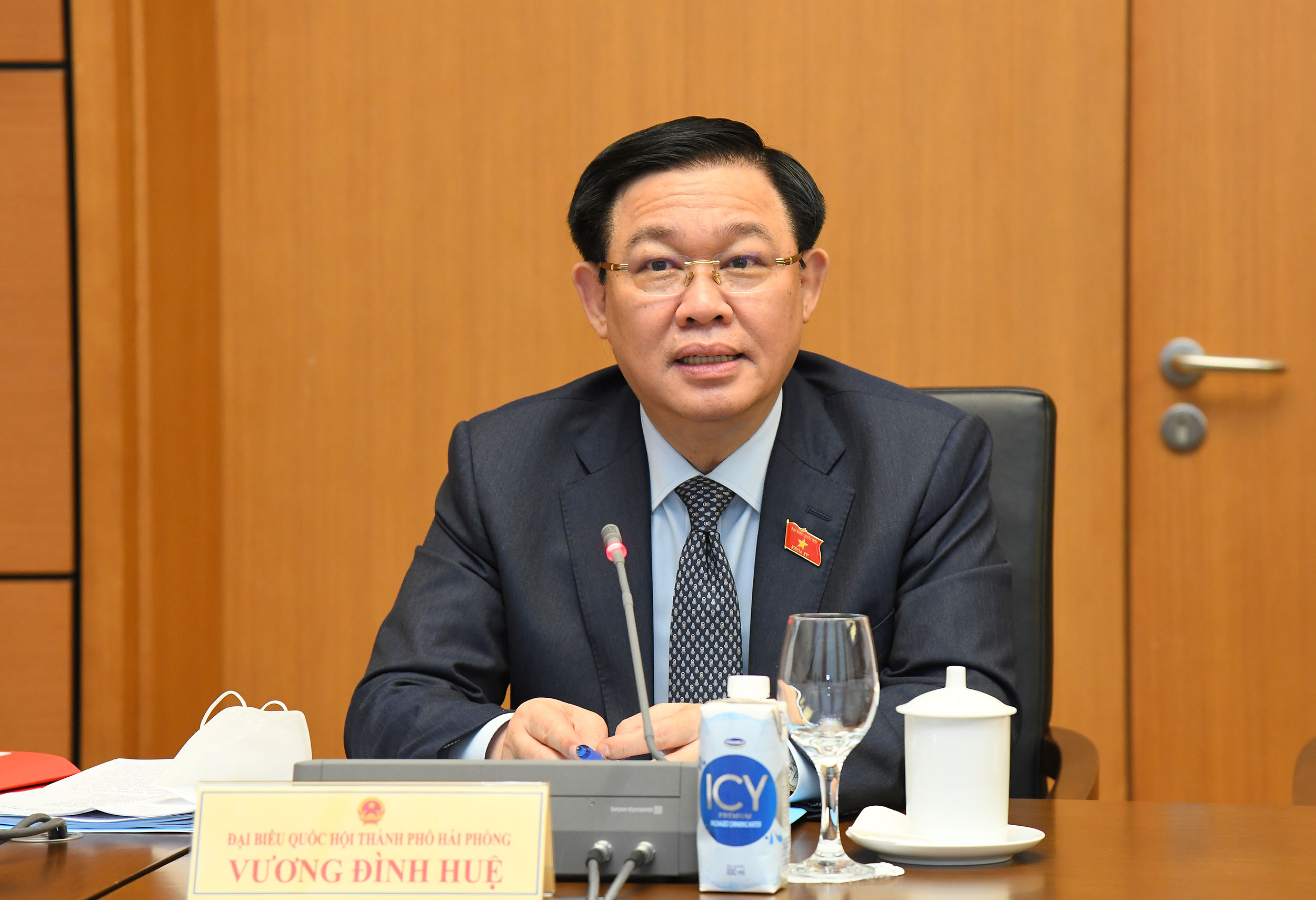 Chủ tịch Quốc hội Vương Đ&igrave;nh Huệ ph&aacute;t biểu tại phi&ecirc;n thảo luận tổ - Ảnh: Quochoi.vn