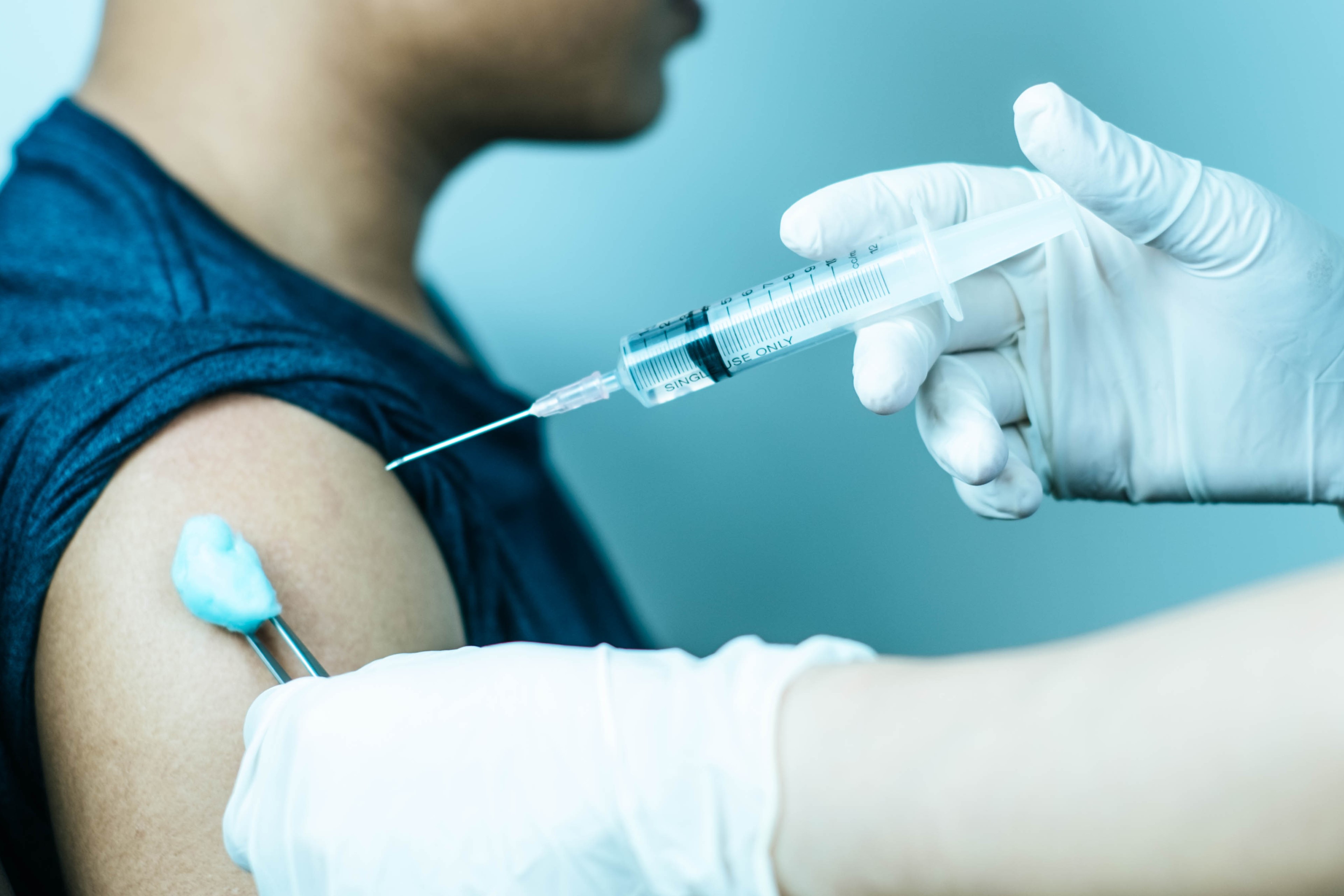 Tiêm vaccine vẫn có thể mắc Covid-19: 8 điều cần biết
