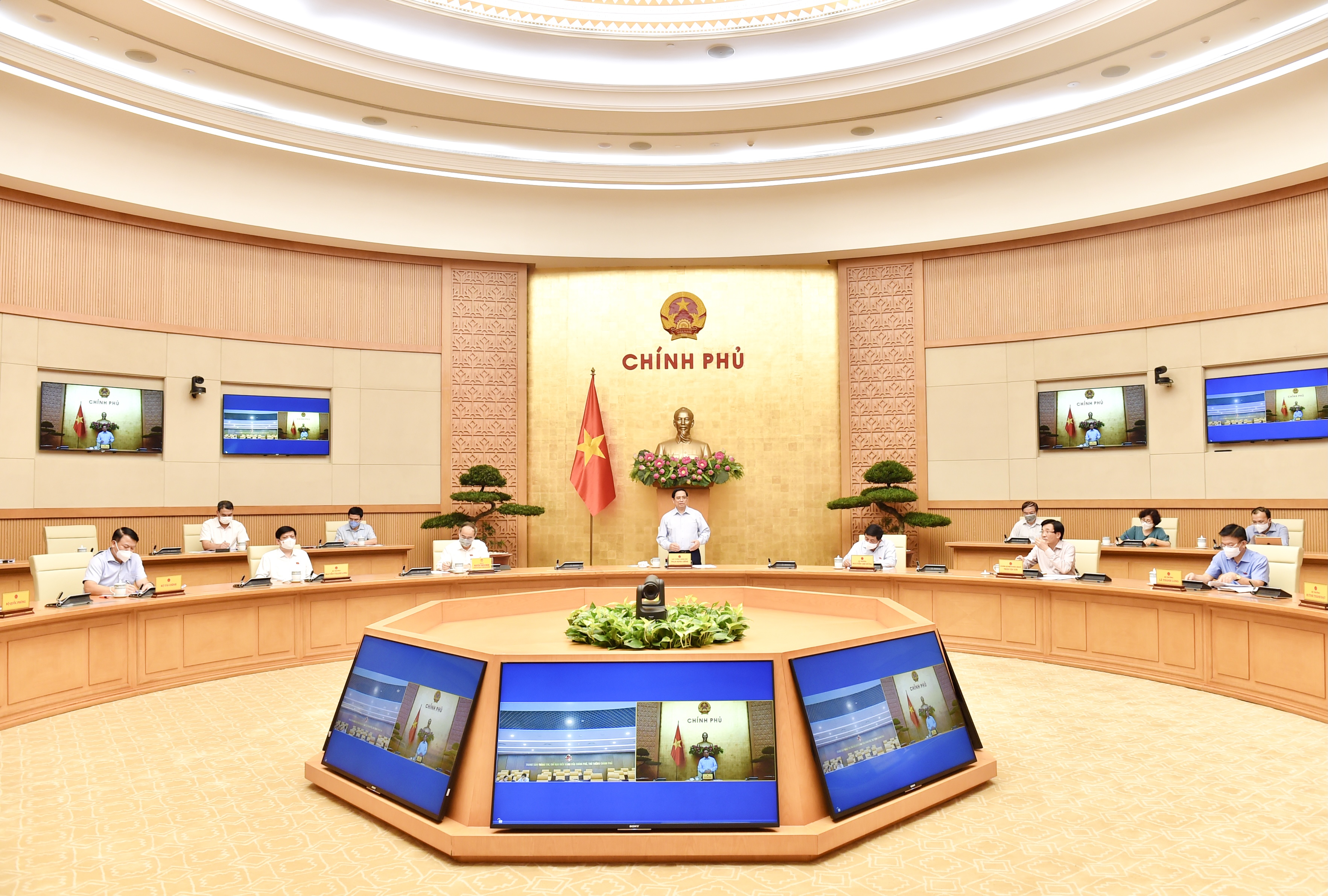 To&agrave;n cảnh cuộc họp - Ảnh: VGP
