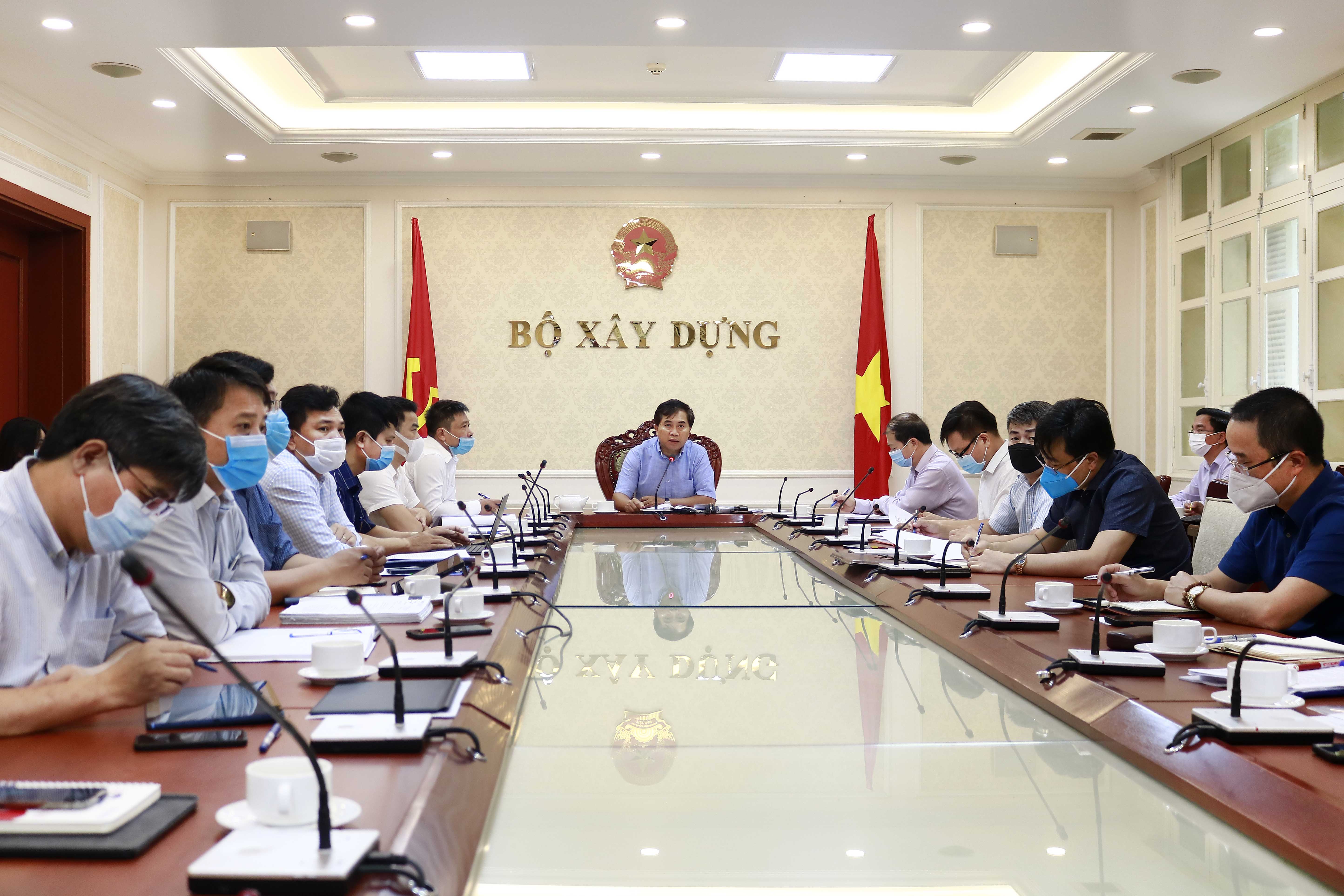 Thứ trưởng Bộ Xây dựng Lê Quang Hùng chủ trì cuộc họp