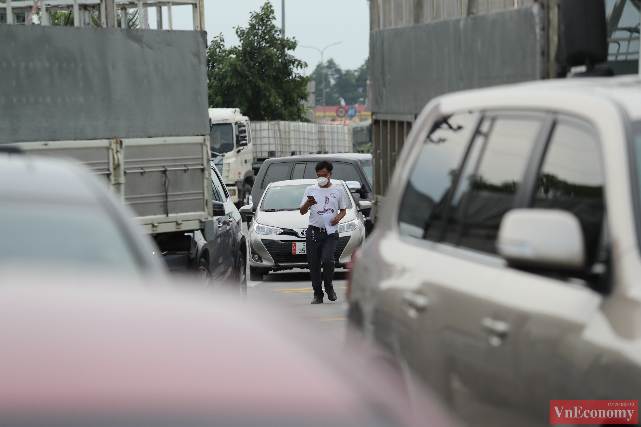 D&ugrave; c&oacute; giấy x&eacute;t nghiệm Covid-19 nhưng một số l&aacute;i xe vẫn kh&ocirc;ng được đi qua trạm do phương tiện kh&ocirc;ng nằm trong danh mục được ưu ti&ecirc;n m&agrave; Sở Giao th&ocirc;ng vận tải TP. H&agrave; Nội c&ocirc;ng bố trước đ&oacute;.