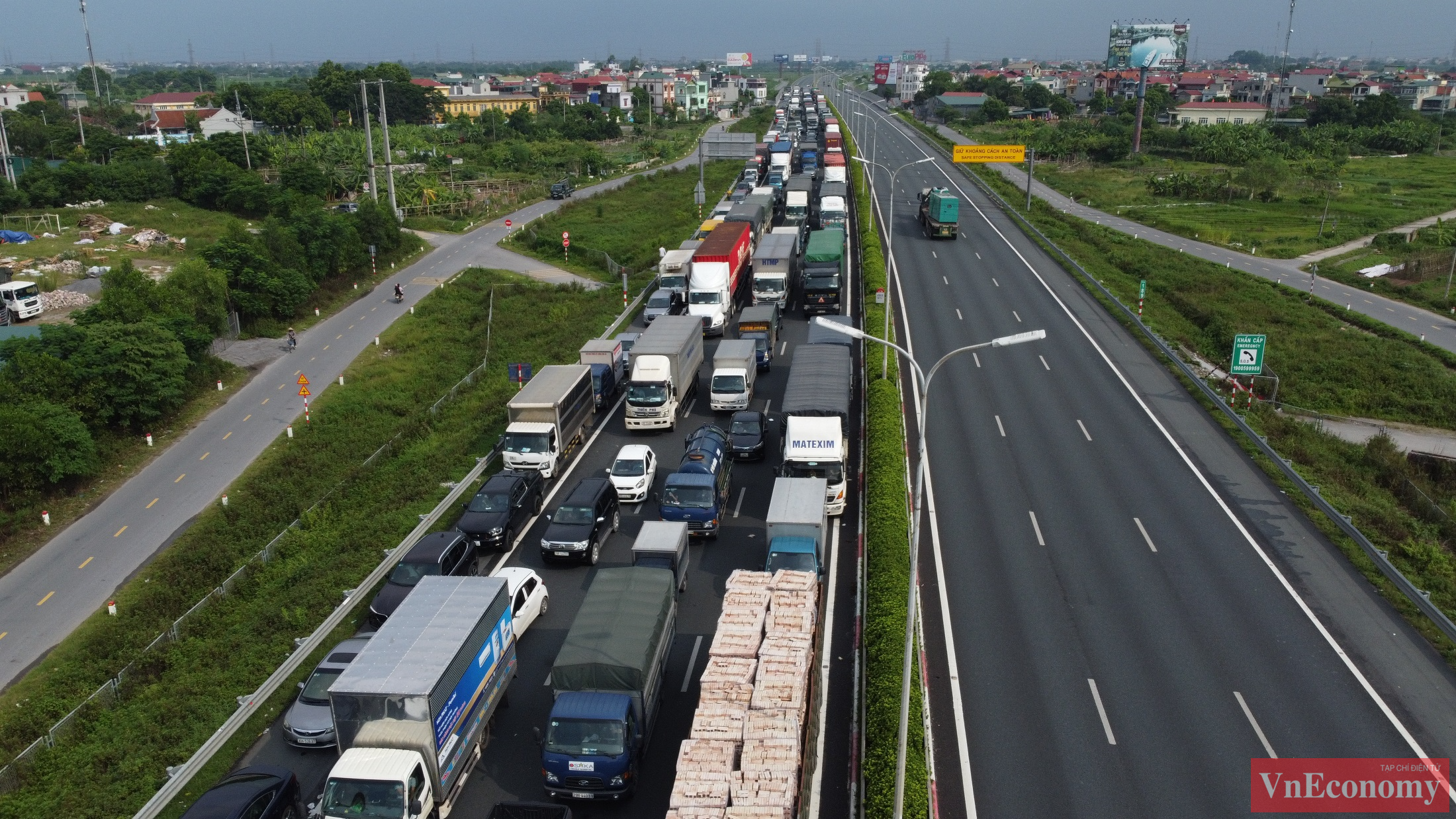Lái xe phải khai báo y tế, đo thân nhiệt và kiểm tra lịch trình cũng như các giấy tờ liên quan đối với phương tiện được ưu tiên đi vào Hà Nội.