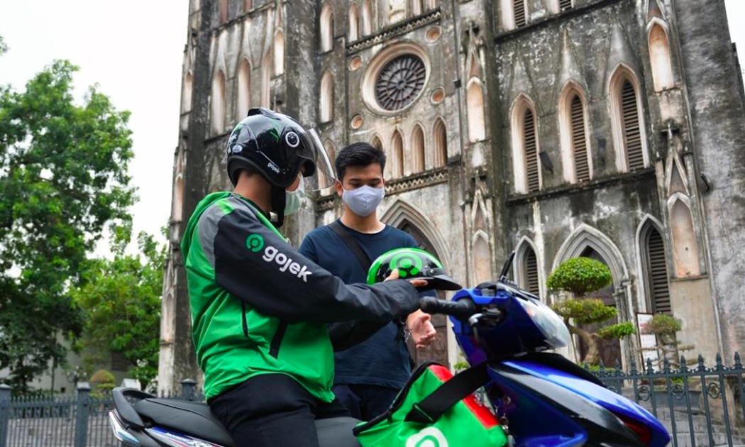 Các hãng gọi xe công nghệ cũng phát đi thông báo tạm dừng nhiều dịch vụ vận chuyển tại Hà Nội - (Ảnh: VietnamPlus).