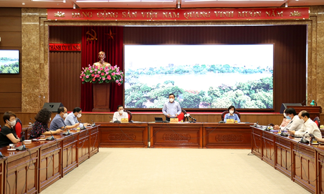 Phó Bí thư Thành ủy Nguyễn Văn Phong chủ trì hội nghị.