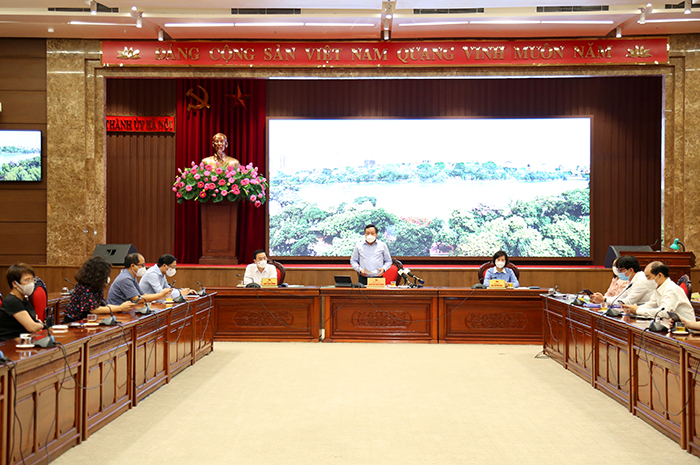 Phó Bí thư Thành ủy Nguyễn Văn Phong chủ trì hội nghị.