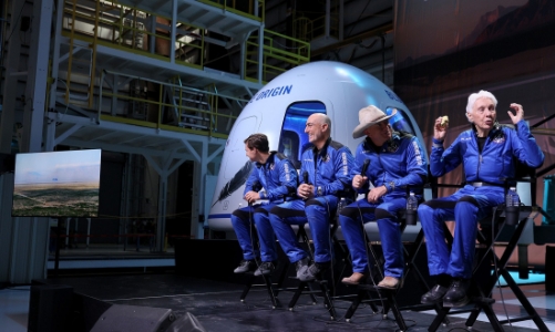 Cận cảnh chiếc đồng hồ theo tỷ phú Jeff Bezos bay lên rìa vũ trụ