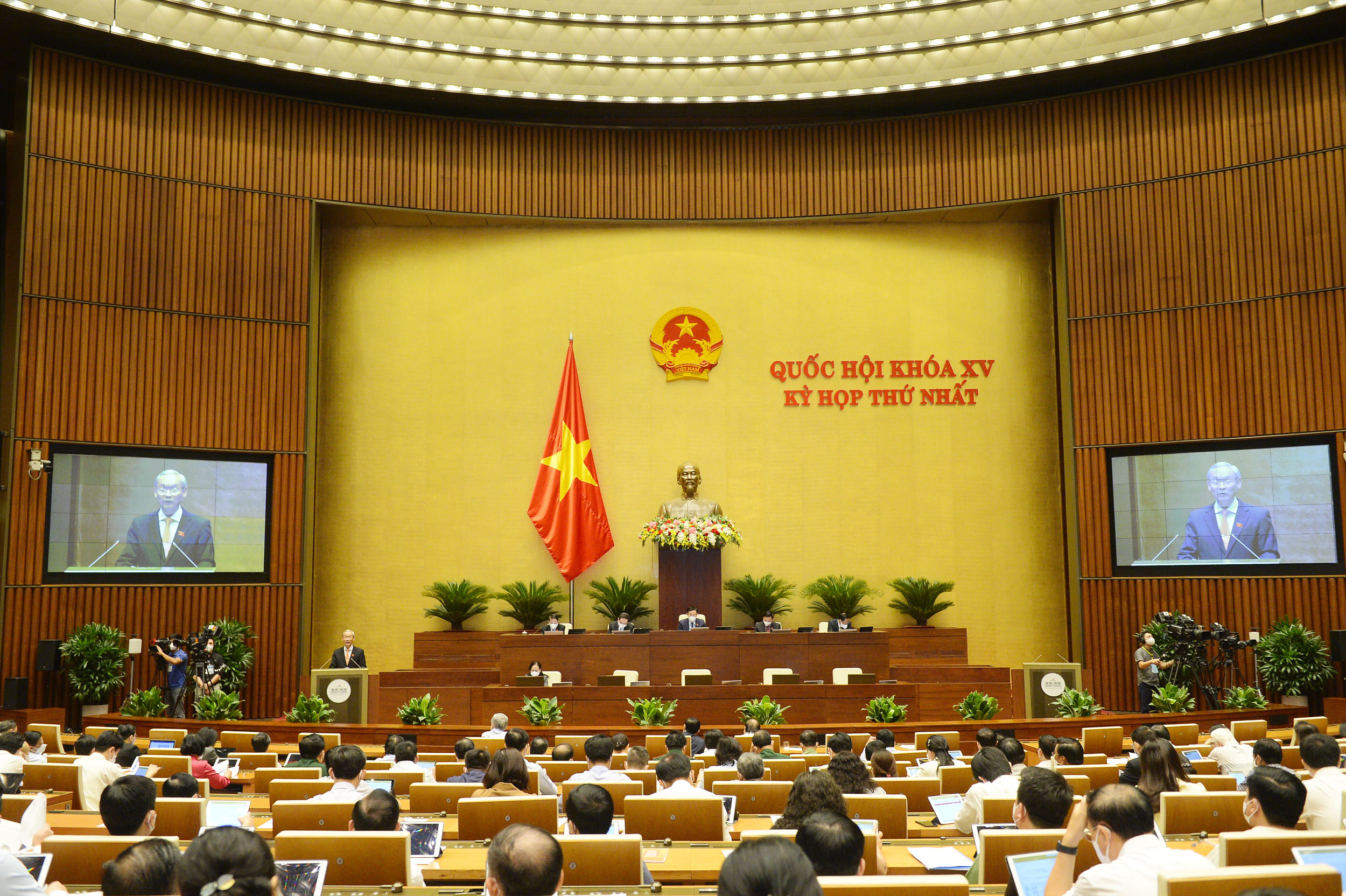 To&agrave;n cảnh phi&ecirc;n họp s&aacute;ng 24/7 - Ảnh: Quochoi.vn
