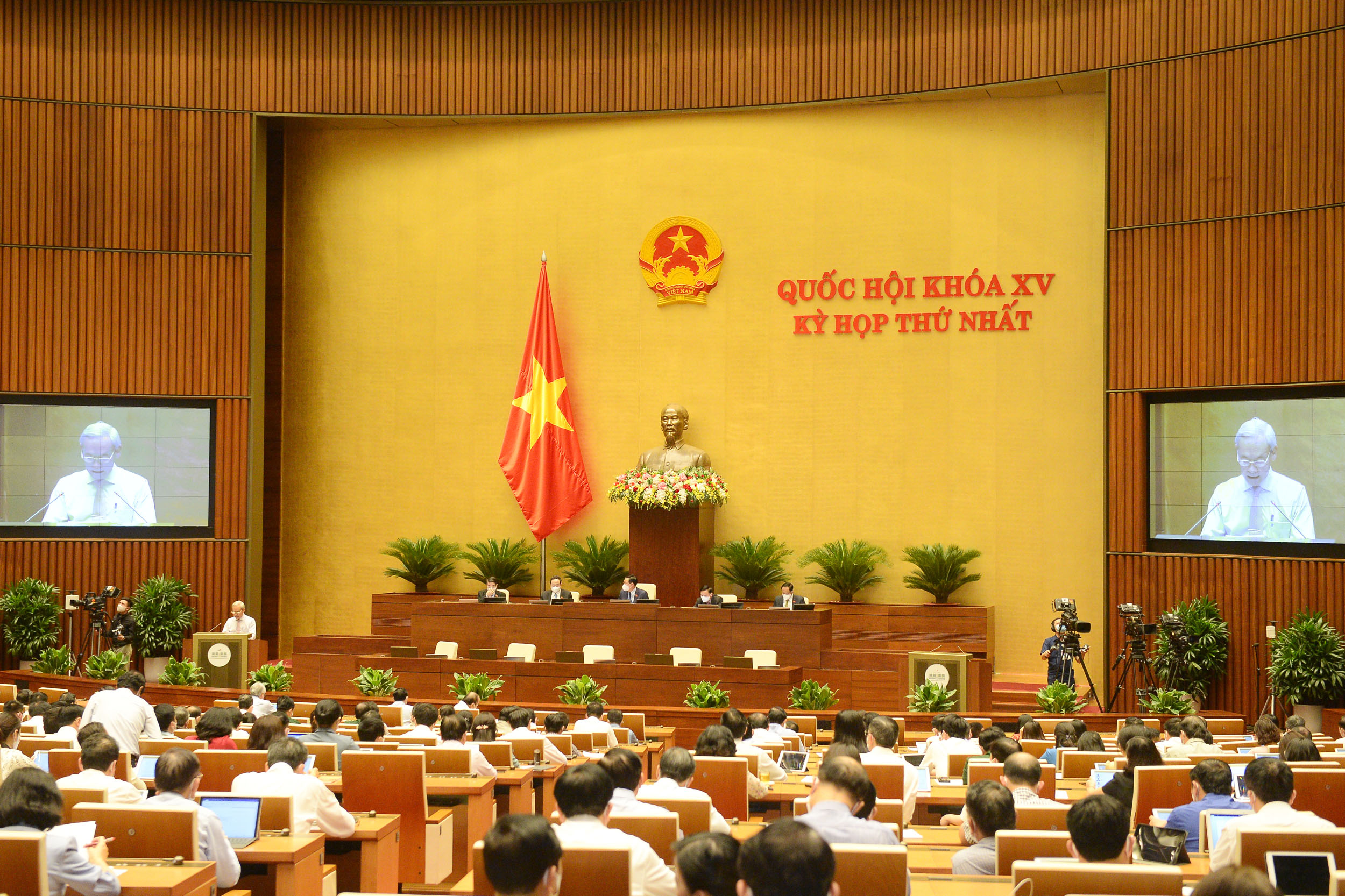 Quốc hội nghe b&aacute;o c&aacute;o thẩm tra về c&ocirc;ng t&aacute;c thực h&agrave;nh tiết kiệm, chống l&atilde;ng ph&iacute; năm 2020 - Ảnh: Quochoi.vn