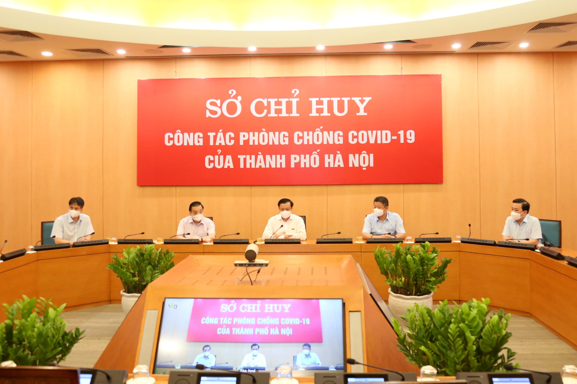 Toàn cảnh cuộc họp trực tuyến với sở chỉ huy các sở, ngành, quận, huyện, thị xã ngày 25/7.