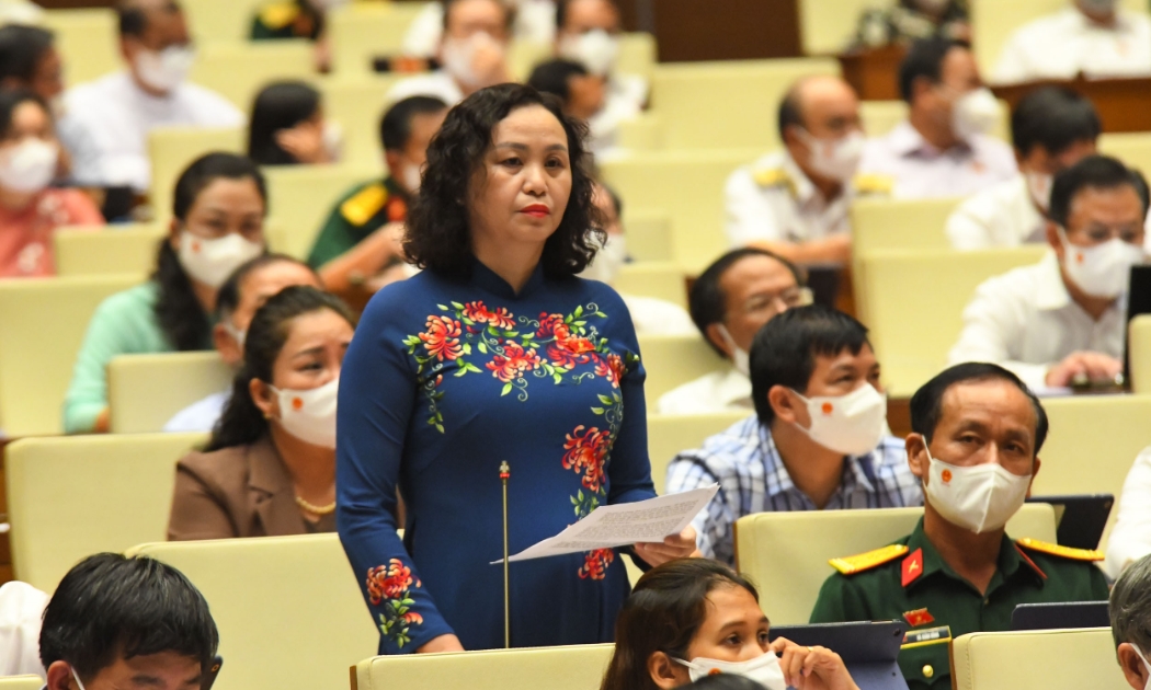 Đại biểu Cao Thị Xuân (Thanh Hóa), thảo luận tại phiên họp - Ảnh: Quochoi.vn