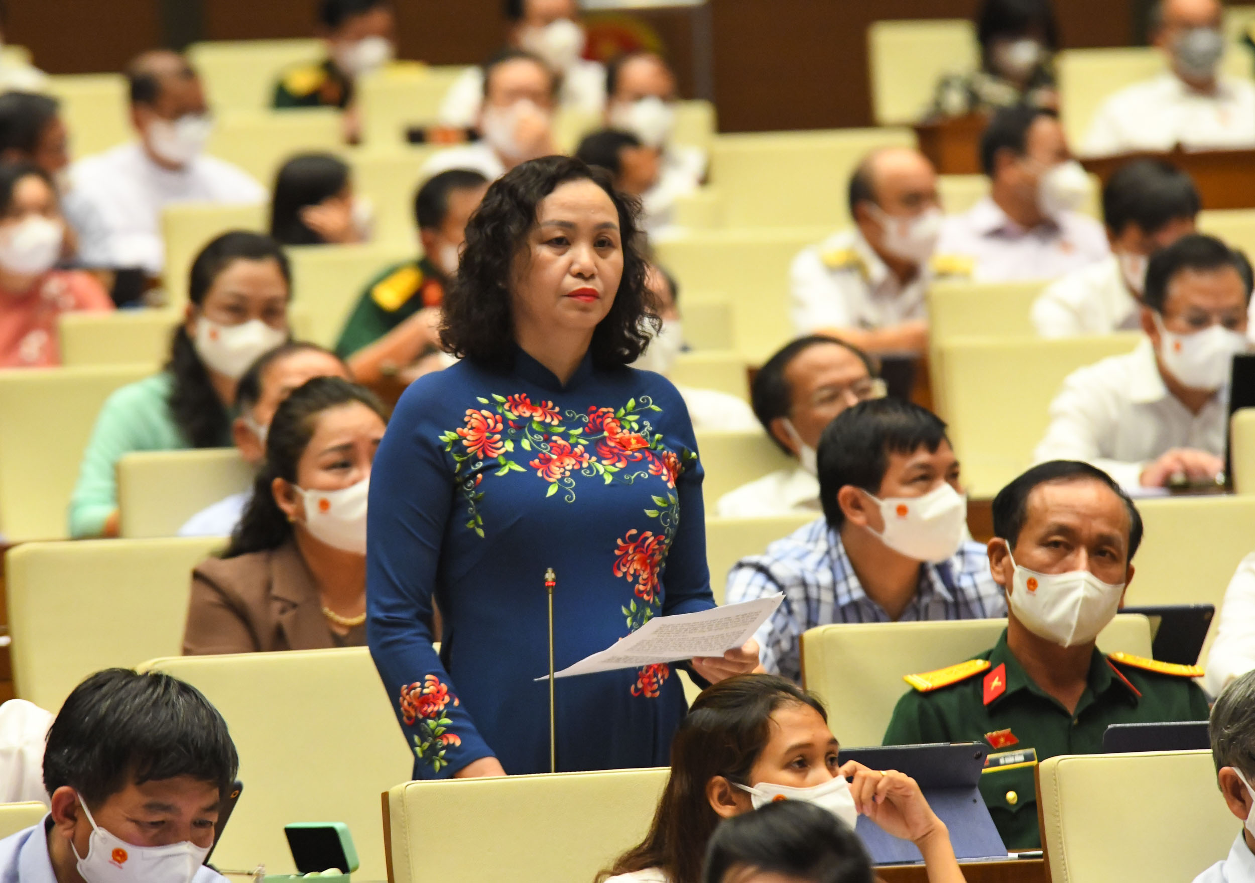 Đại biểu Cao Thị Xuân (Thanh Hóa), thảo luận tại phiên họp - Ảnh: Quochoi.vn