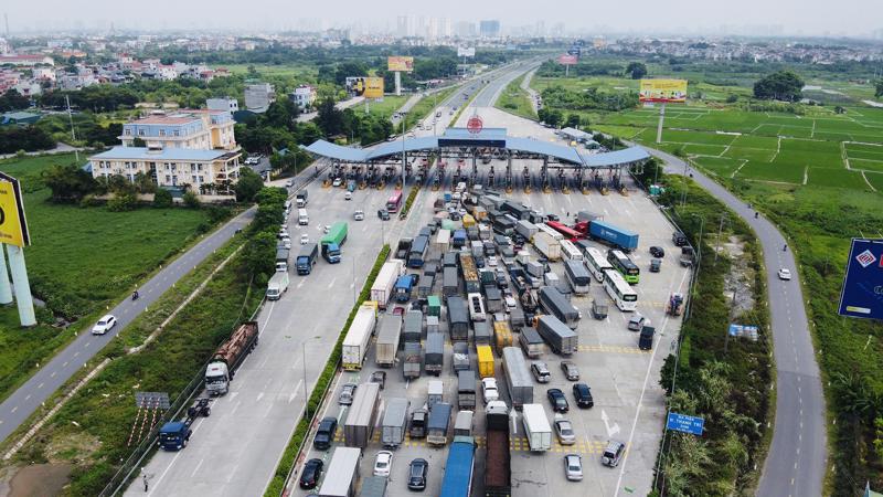Ùn ứ tại trạm thu phí Pháp Vân - Cầu Giẽ, 80% phương tiện phải quay đầu ngày 24/7.