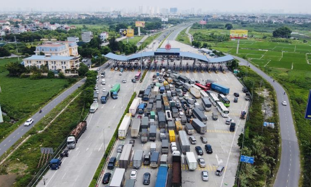 Ùn ứ tại trạm thu phí Pháp Vân - Cầu Giẽ, 80% phương tiện phải quay đầu ngày 24/7.