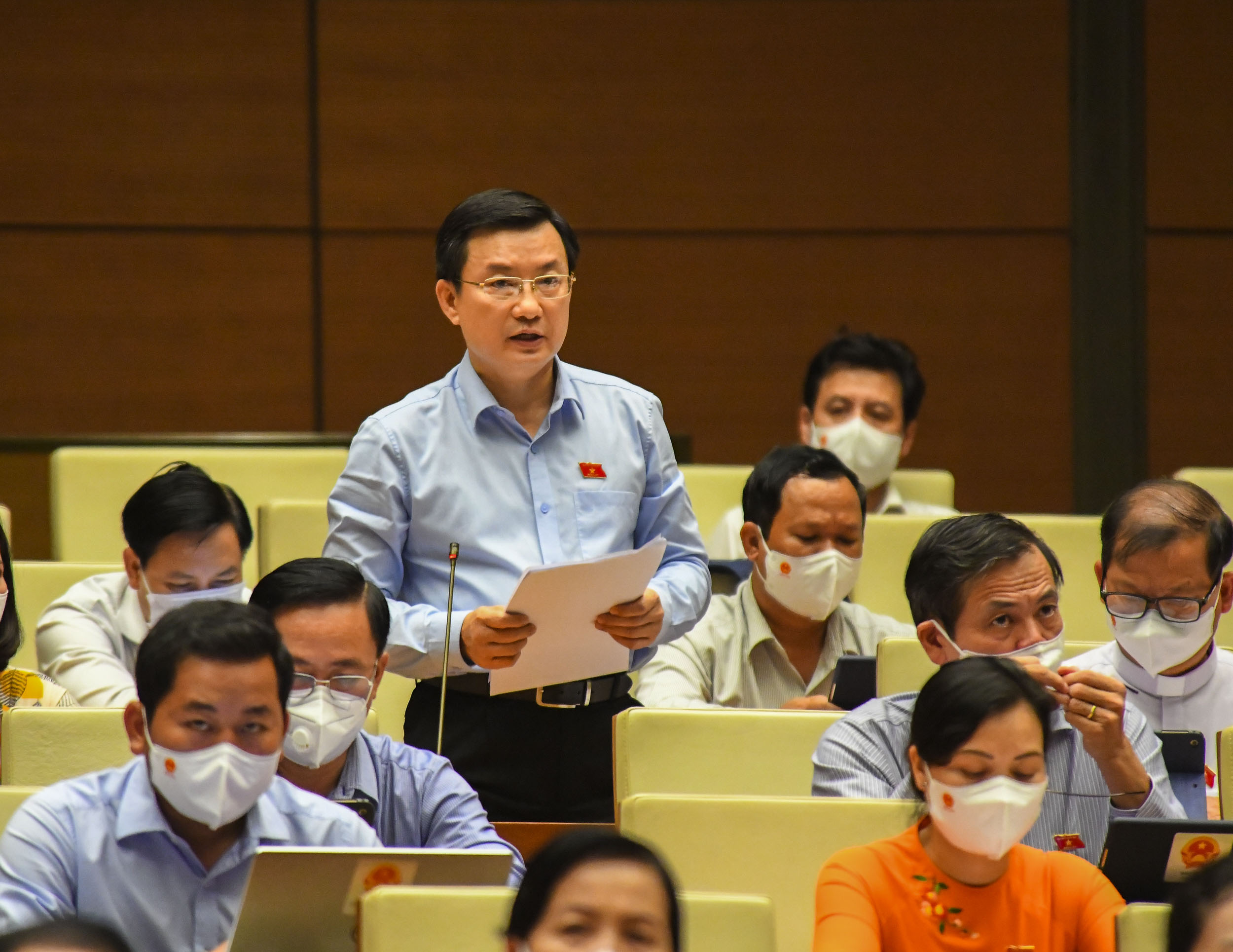 Đại biểu Phạm Trọng Nh&acirc;n, đo&agrave;n B&igrave;nh Dương, ph&aacute;t biểu tại phi&ecirc;n thảo luận - Ảnh: Quochoi.vn