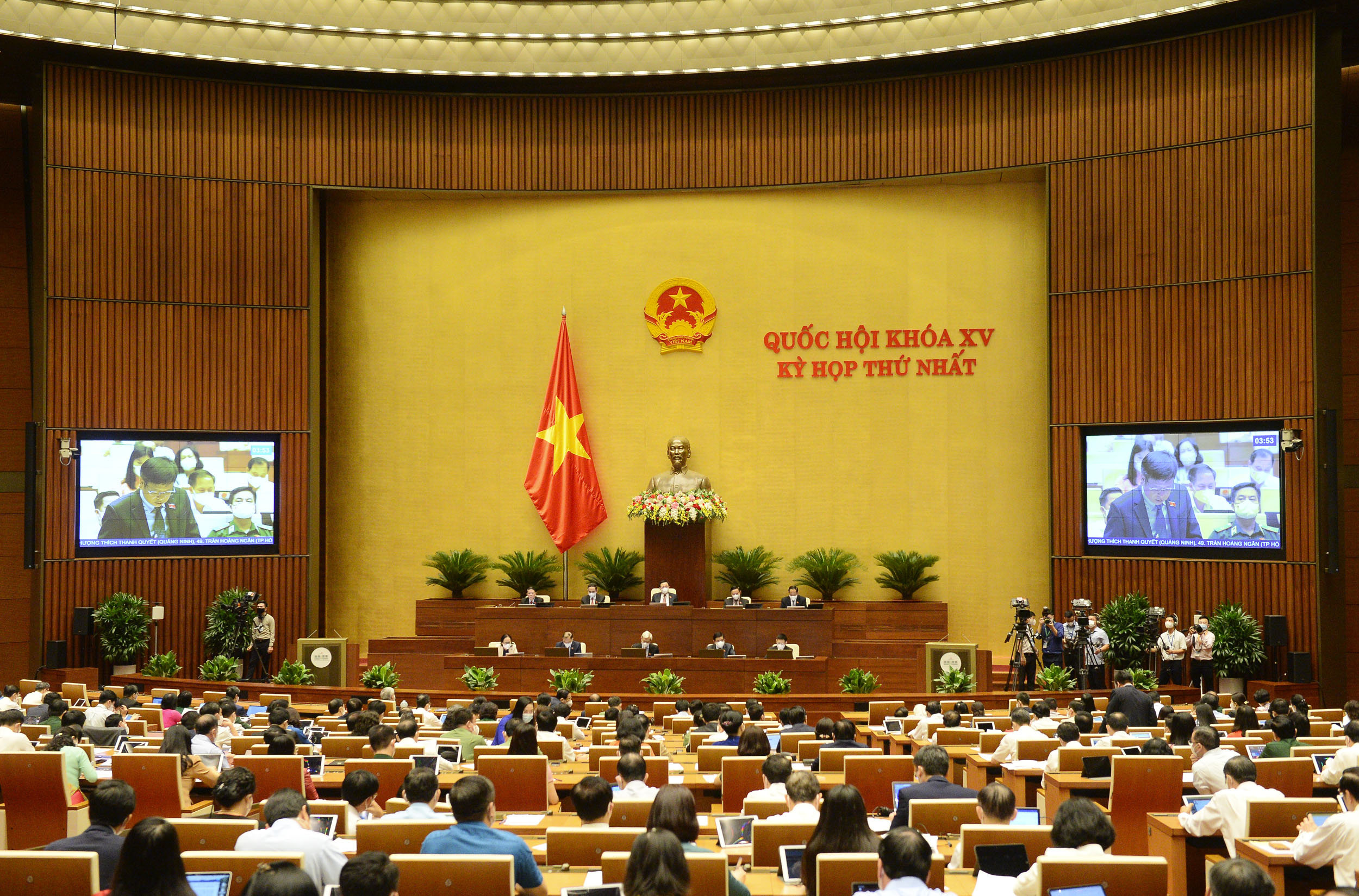 To&agrave;n cảnh phi&ecirc;n thảo luận - Ảnh: Quochoi.vn