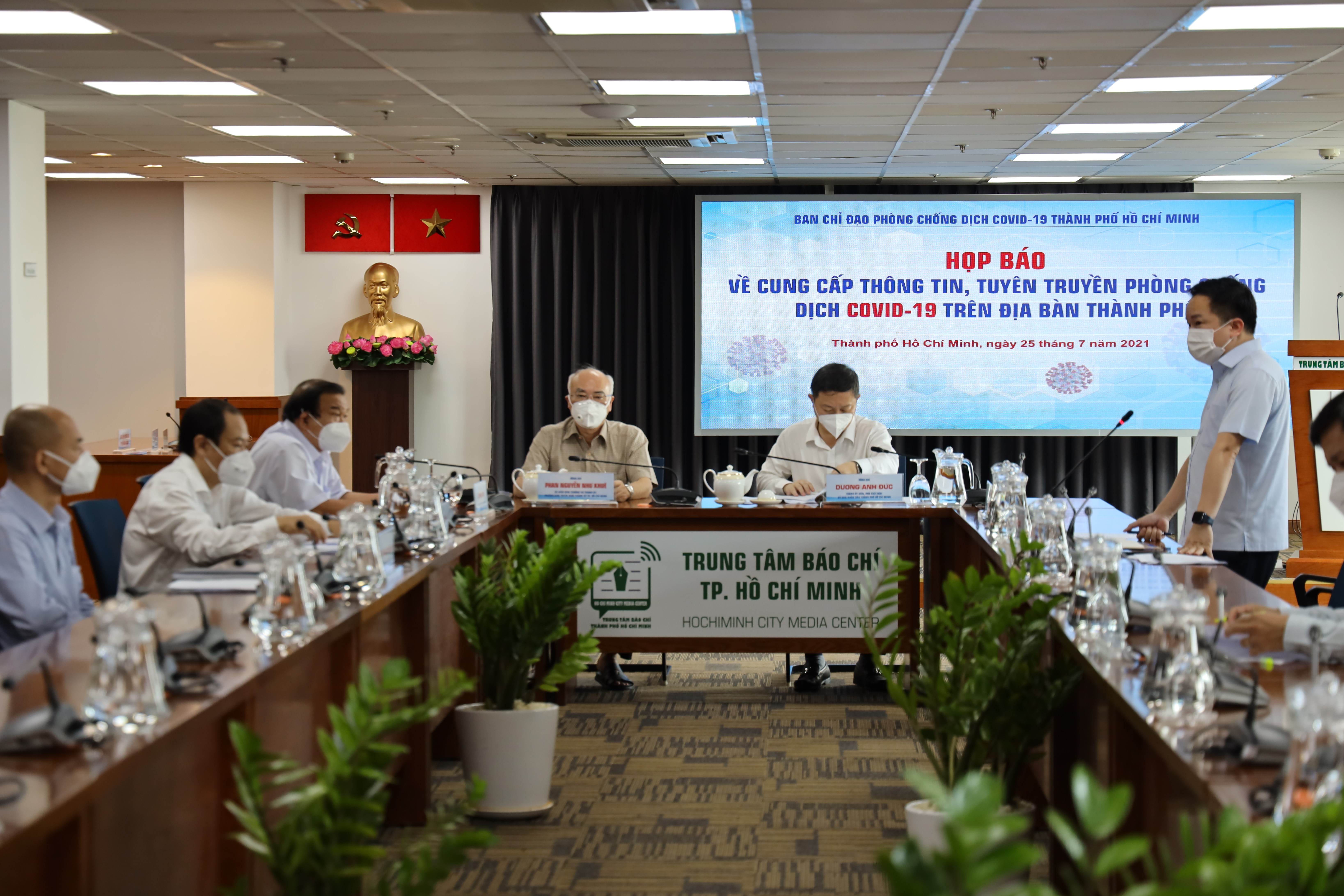 TP.HCM thắt chặt đi lại bên trong thành phố từ 26/7