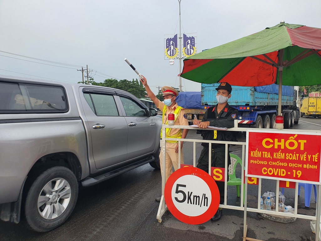 Doanh nghiệp vận tải kêu khổ vì mỗi nơi mỗi kiểu.