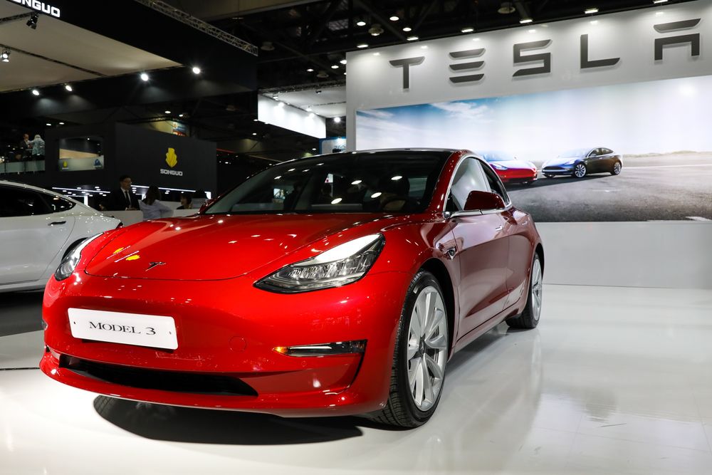 Mẫu sedan Model 3 của Tesla - Ảnh: Bloomberg.