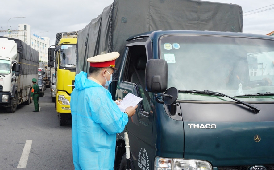 Tổng cục Đường bộ Việt Nam đề nghị các địa phương chấn chỉnh việc sử dụng thẻ ''luồng xanh'' không đúng đối tượng, mục đích, đi sai tuyến đường.