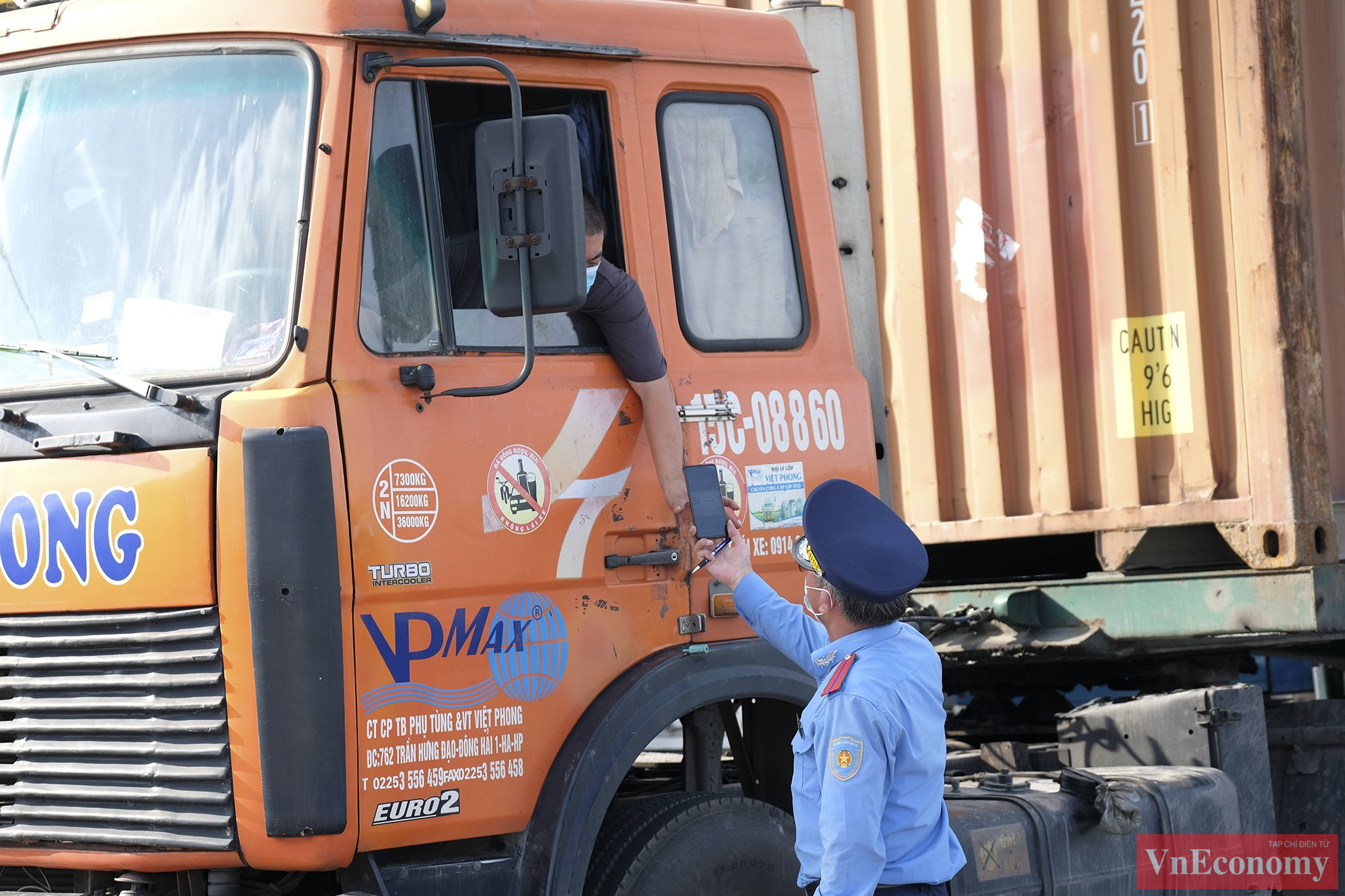 Ng&agrave;y 26/7, Chủ tịch UBND TP H&agrave; Nội Chu Ngọc Anh đ&atilde;&nbsp;y&ecirc;u cầu phải tạo thuận lợi lưu th&ocirc;ng phương tiện, h&agrave;ng h&oacute;a, kh&ocirc;ng để xảy ra 