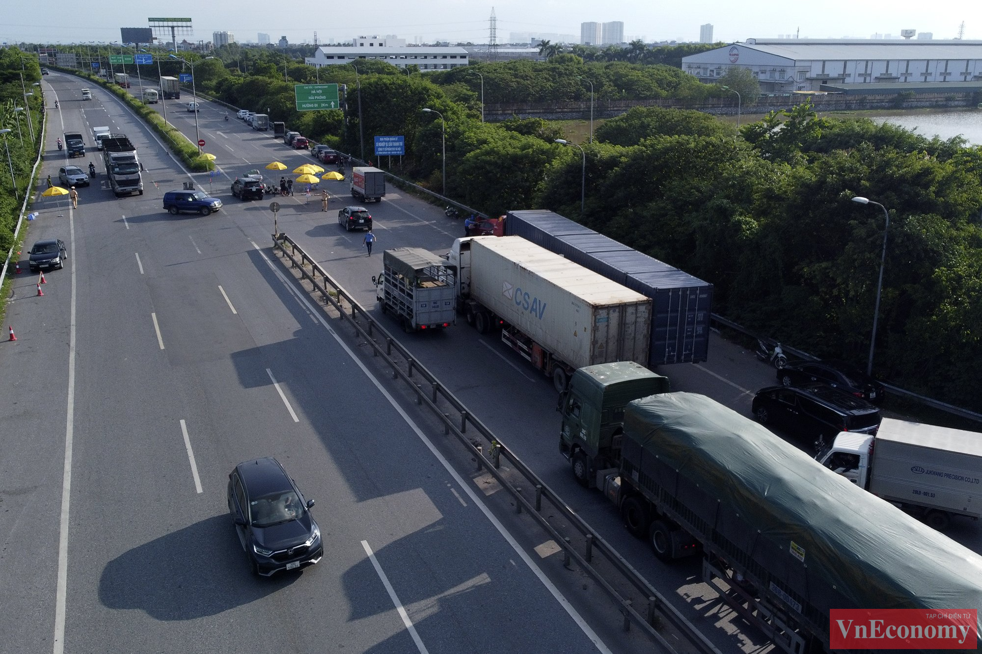 Việc gia tăng c&aacute;c chốt kiểm so&aacute;t v&agrave; ph&acirc;n luồng hợp l&yacute; đ&atilde; gi&uacute;p&nbsp;c&aacute;c xe đi theo trục 