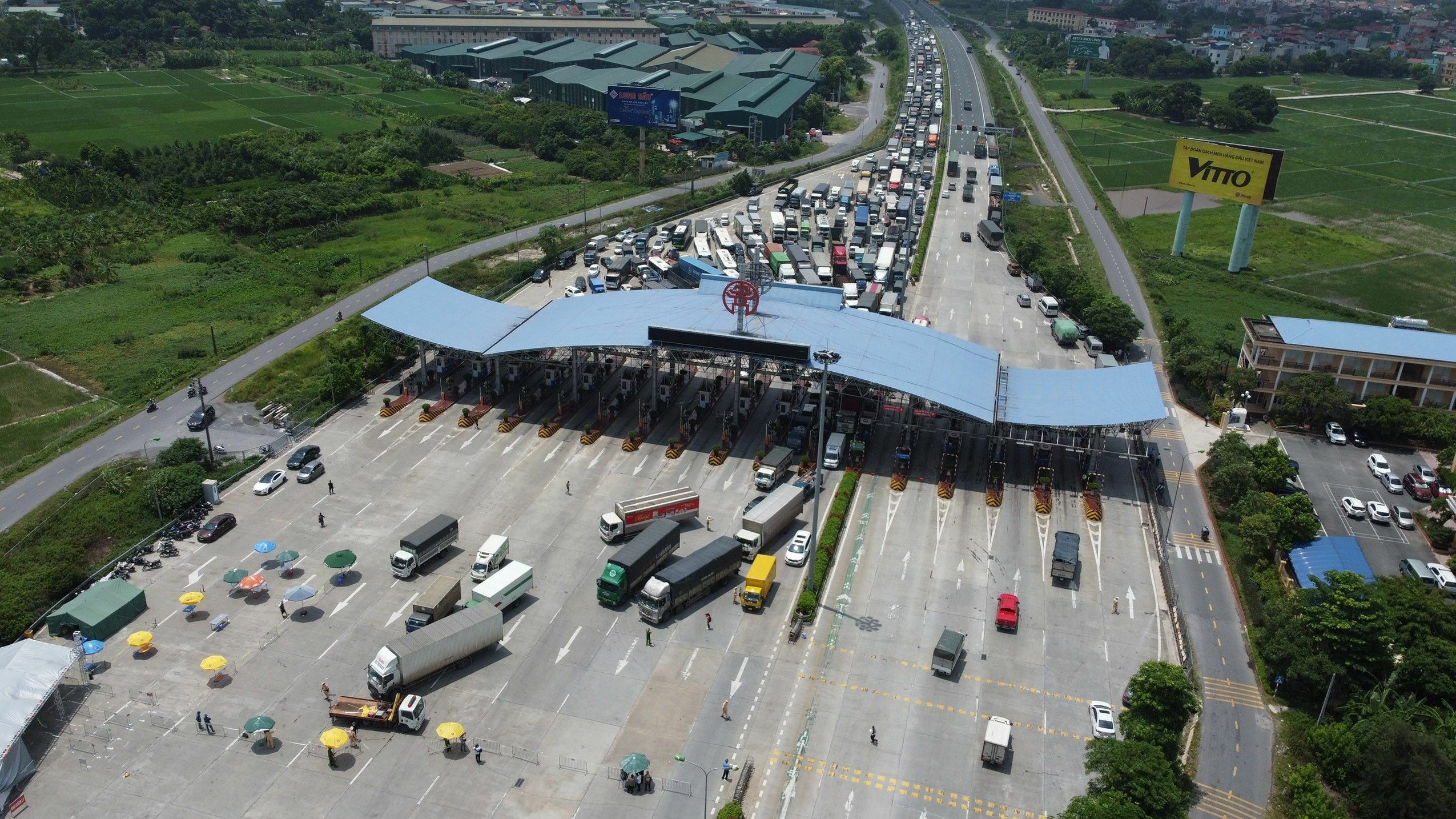 Trong ngày 26/7, hệ thống bị tấn công, làm gián đoạn và không thể truy cập để đăng ký hồ sơ.