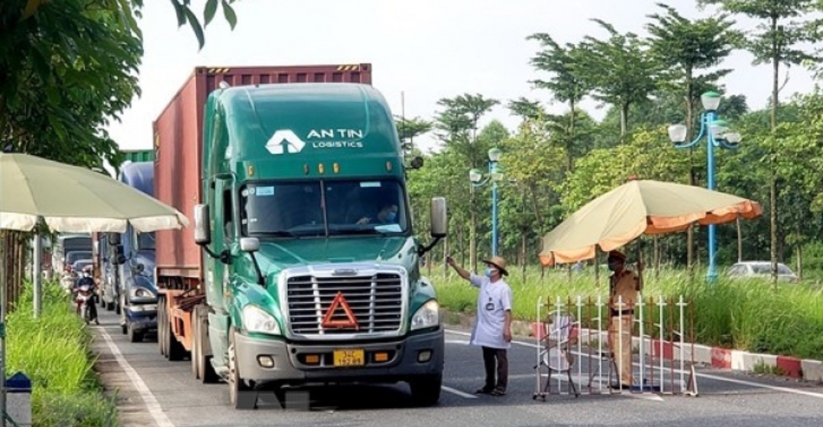Lúng túng trong vận tải vì xác định "hàng hoá thiết yếu"