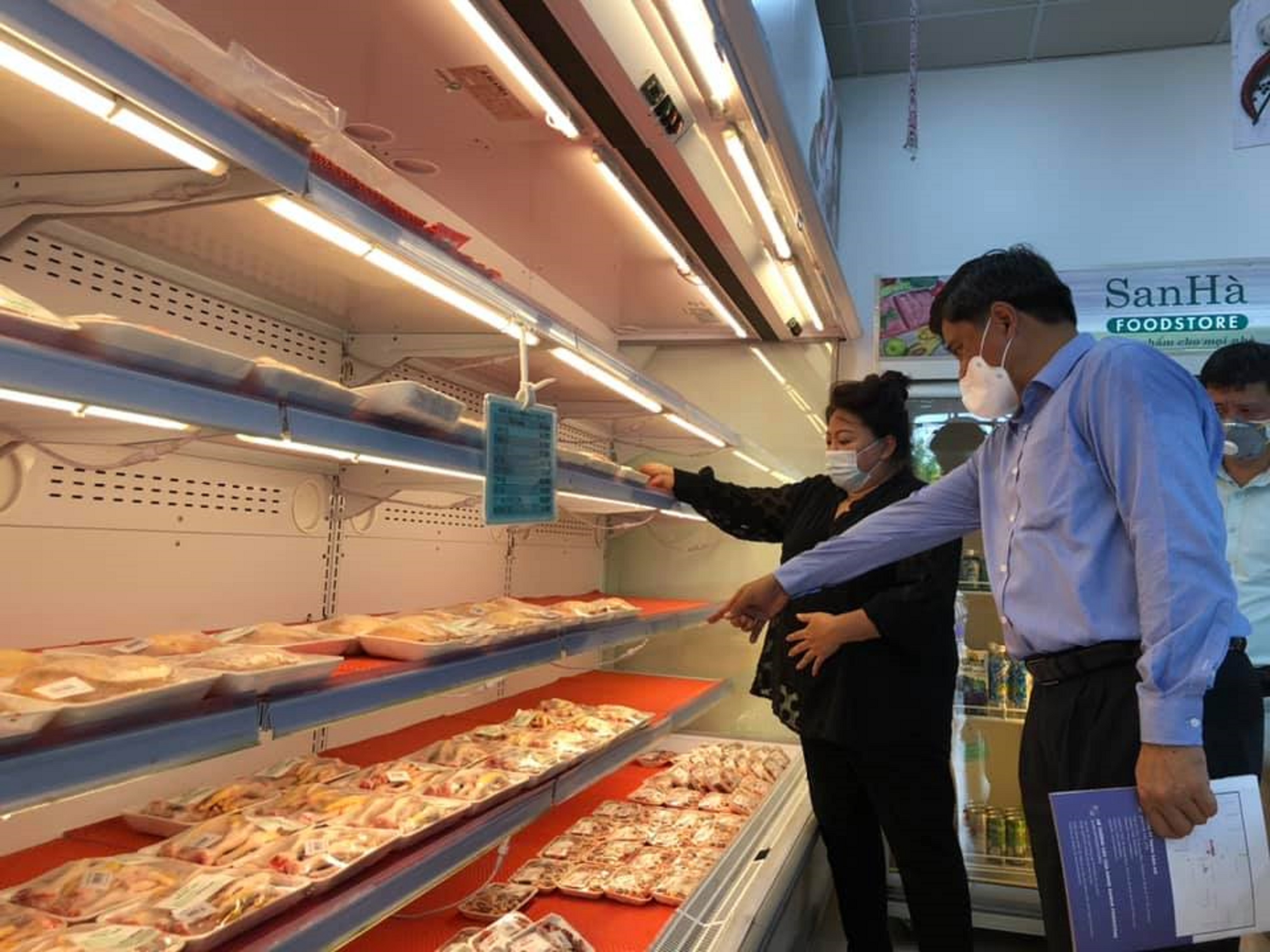 Thứ trưởng Trần Thanh Nam làm việc tại Công ty San Hà vào ngày 27/7/2021. 