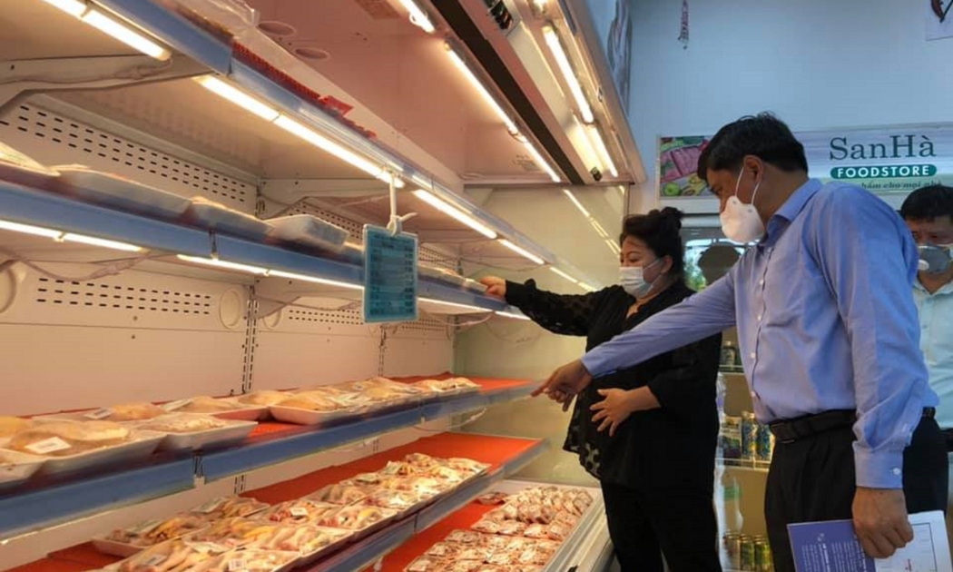 Thứ trưởng Trần Thanh Nam làm việc tại Công ty San Hà vào ngày 27/7/2021. 