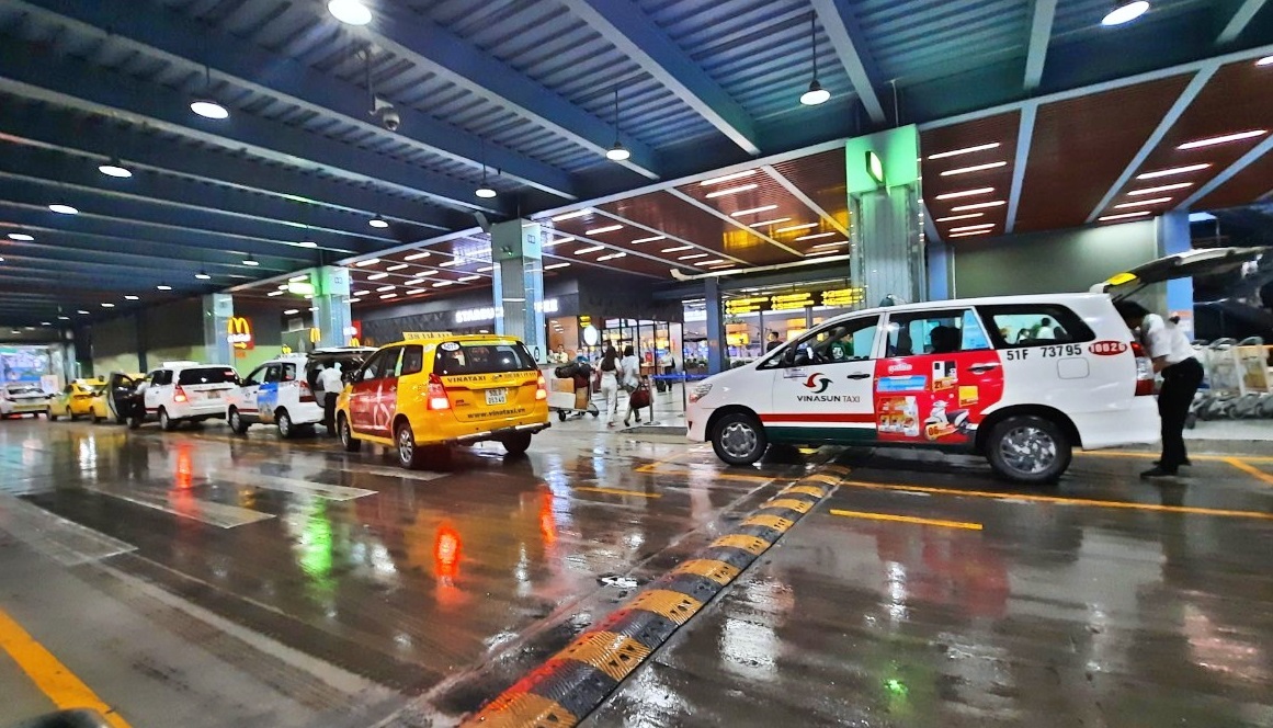 Công văn Sở Giao thông Vận tải TP.HCM cấp phép cho taxi Mai Linh và Vinasun hỗ trợ y tế, đưa đón tại sân bay từ ngày 26/7.