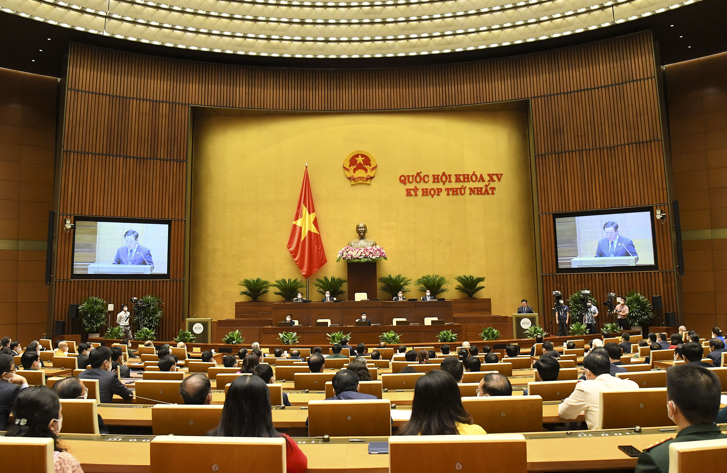 Quốc hội thông qua cơ chế đặc biệt cho Chính phủ và Thủ tướng để phòng, chống dịch Covid-19