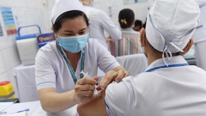 Vietnam signs technology transfer contracts for Covid-19 vaccines