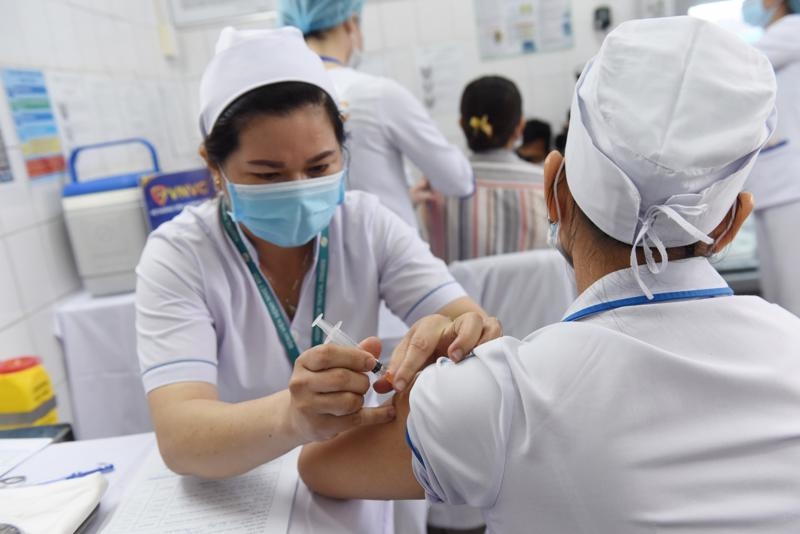 Vietnam signs technology transfer contracts for Covid-19 vaccines