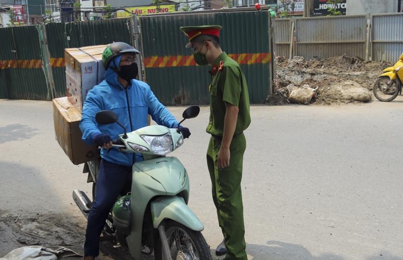 Hanoi grants permission to 700 motorbike delivery drivers