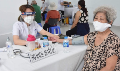 TP.HCM thí điểm rút gọn quy trình tiêm chủng vaccine Covid-19