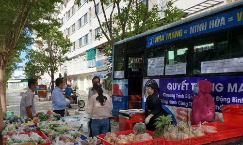 Doanh nghiệp Nha Trang biến xe buýt thành điểm bán thực phẩm 
