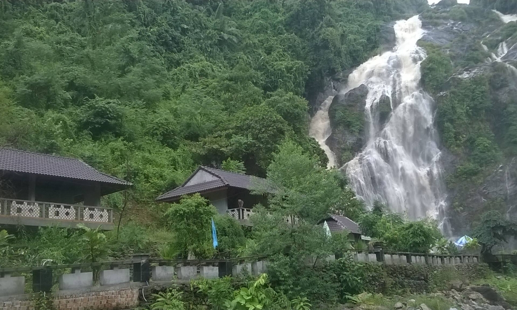 Minh Long nổi tiếng với Thác Trắng (Ảnh minh hoạ)