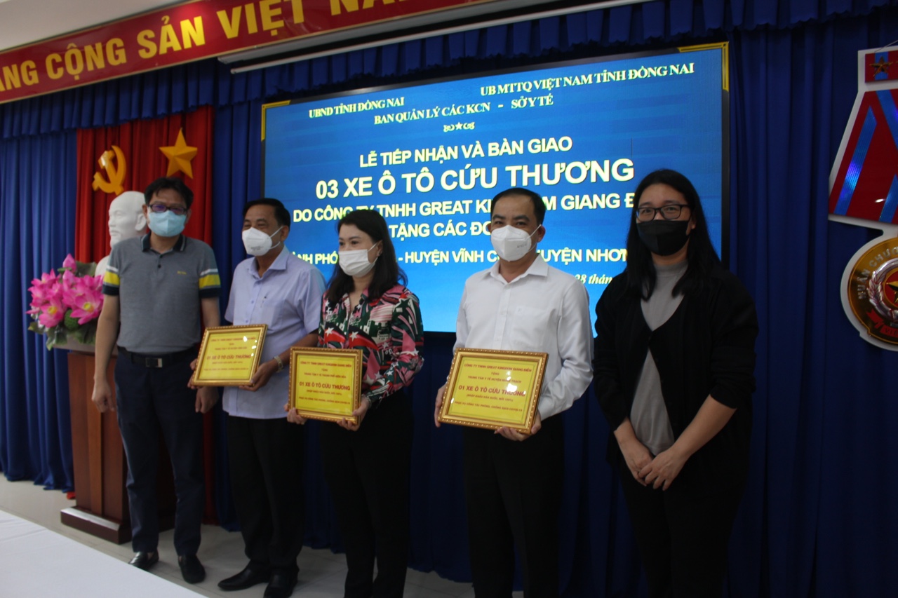 Lễ tiếp nhận 3 xe &ocirc; t&ocirc; cứu thương hỗ trợ ph&ograve;ng, chống dịch Covid-19 cho trung t&acirc;m y tế c&aacute;c huyện: Vĩnh Cửu, Nhơn Trạch v&agrave; TP. Bi&ecirc;n H&ograve;a.