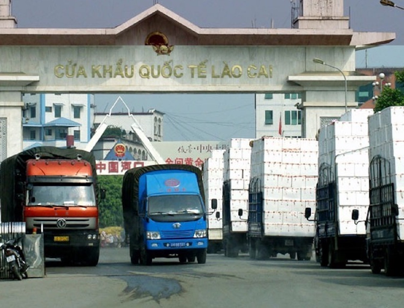 Xuất khẩu hàng hóa qua các cửa khẩu giảm mạnh.